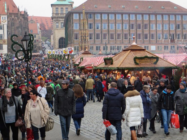 Nicht nur zur Weihnachtszeit sind einige Innenstädte wie Nürnberg ein Magnet