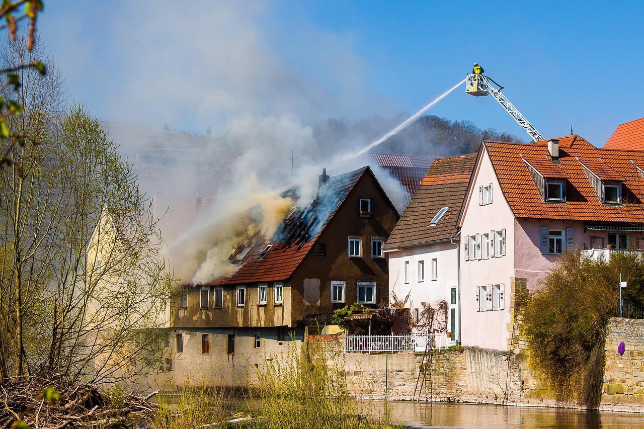 Wohnungsbrand in der Mietwohnungen - Rechte, Pflichten und Versicherungsfragen umfassend erklärt